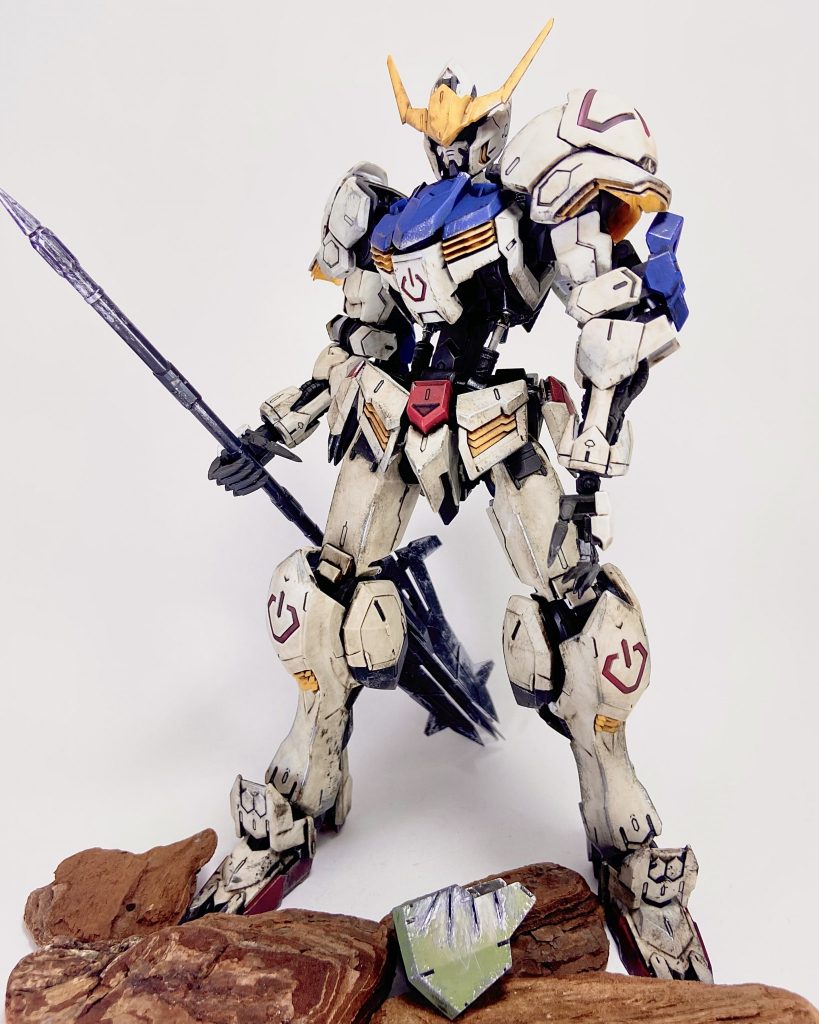 いつもは綺麗な仕上げを目指して制作しているので汚すのに最初躊躇しましたが、思いっきり汚してやりました。