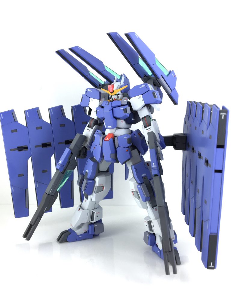 最終決戦仕様は持っていなかったのですが、追加装備が付けたくなって、ケルディムのライフルビットを追加してみました。色も変更。グリーンの配色部分をミリオンブルーにしてみました。本体の白はいつも使ってるシェルホワイトです。 