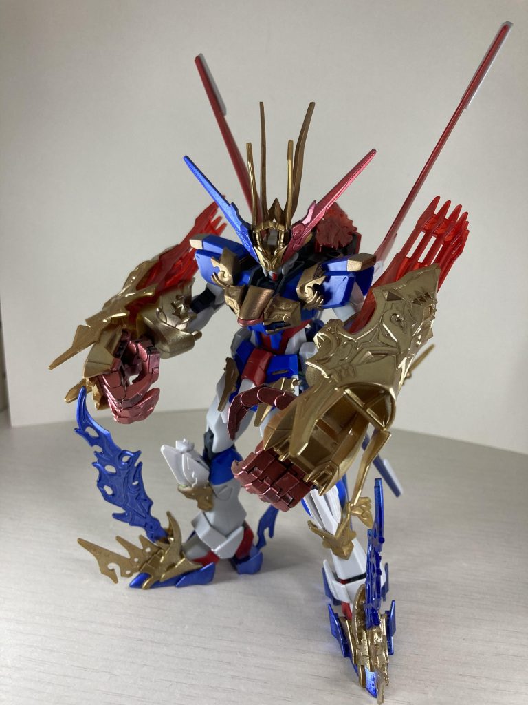 両シルエットを装備した渾然猴王態。パワーとスピードを兼ね備えた完全無欠の戦闘力を誇る形態。