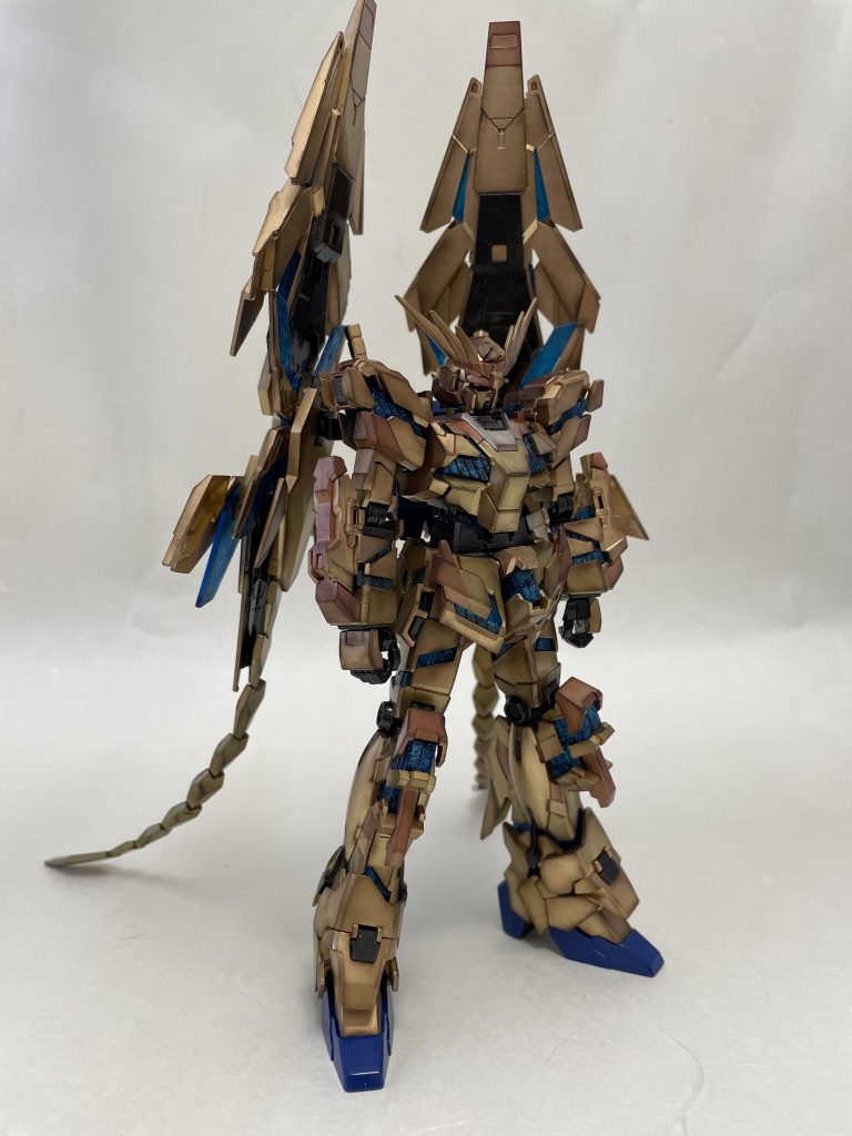 少しだけ、ウェザリングしてみました。パウダーで、エッジの強調と墨入れをキツめに入れてみました。