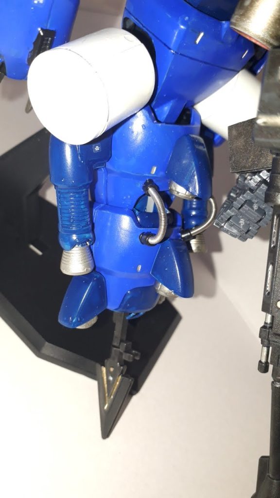 尻尾?にはスプリングとスラスターを6基(ドムトローペンのパーツ×2、ザクの足のパーツ×4)先端にユニコーンのビームジャベリンを追加