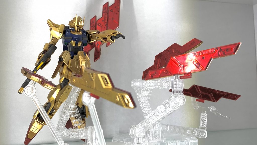 ファンネル！！！扱いが難しい為、最終手段として運用…！防御は薄くなりますが、圧倒的な攻撃力…！！