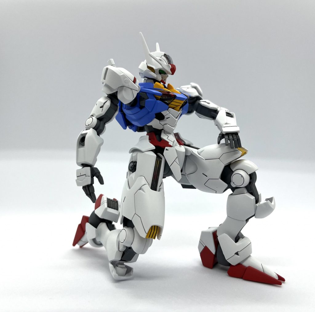 最初のキービジュアルっぽく。このポーズをさせたかったので平手を用意しました。使ったのは30MMのスピナティオ忍者の手です。足首フレームは肉抜きが凄かったのでパテで埋めました