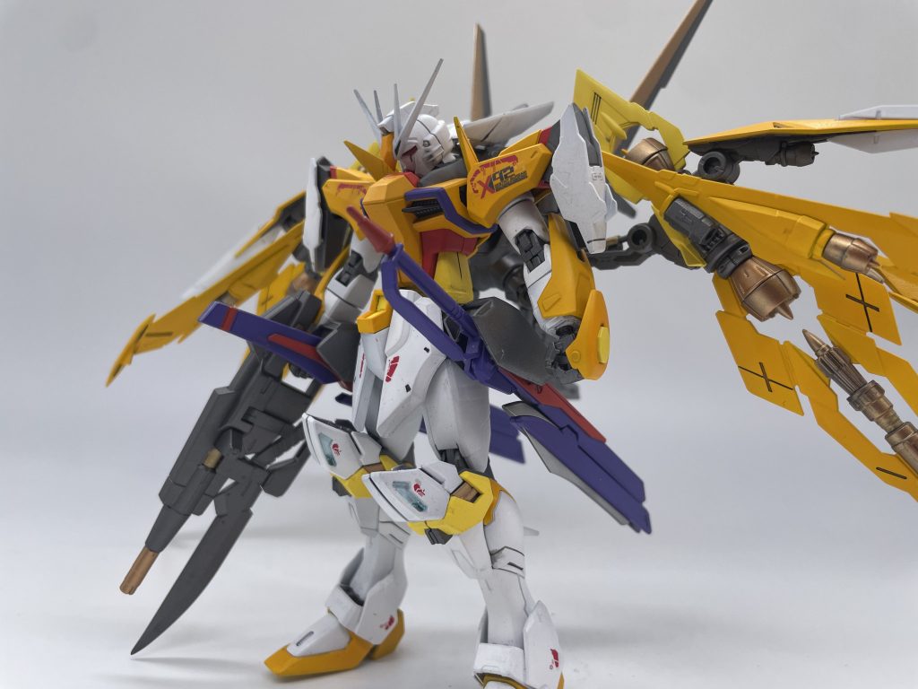 武装は元のデスティニーのアロンダイトと高エネルギー長射程ビーム砲、、ライフルをエイジキットの物に変更しました