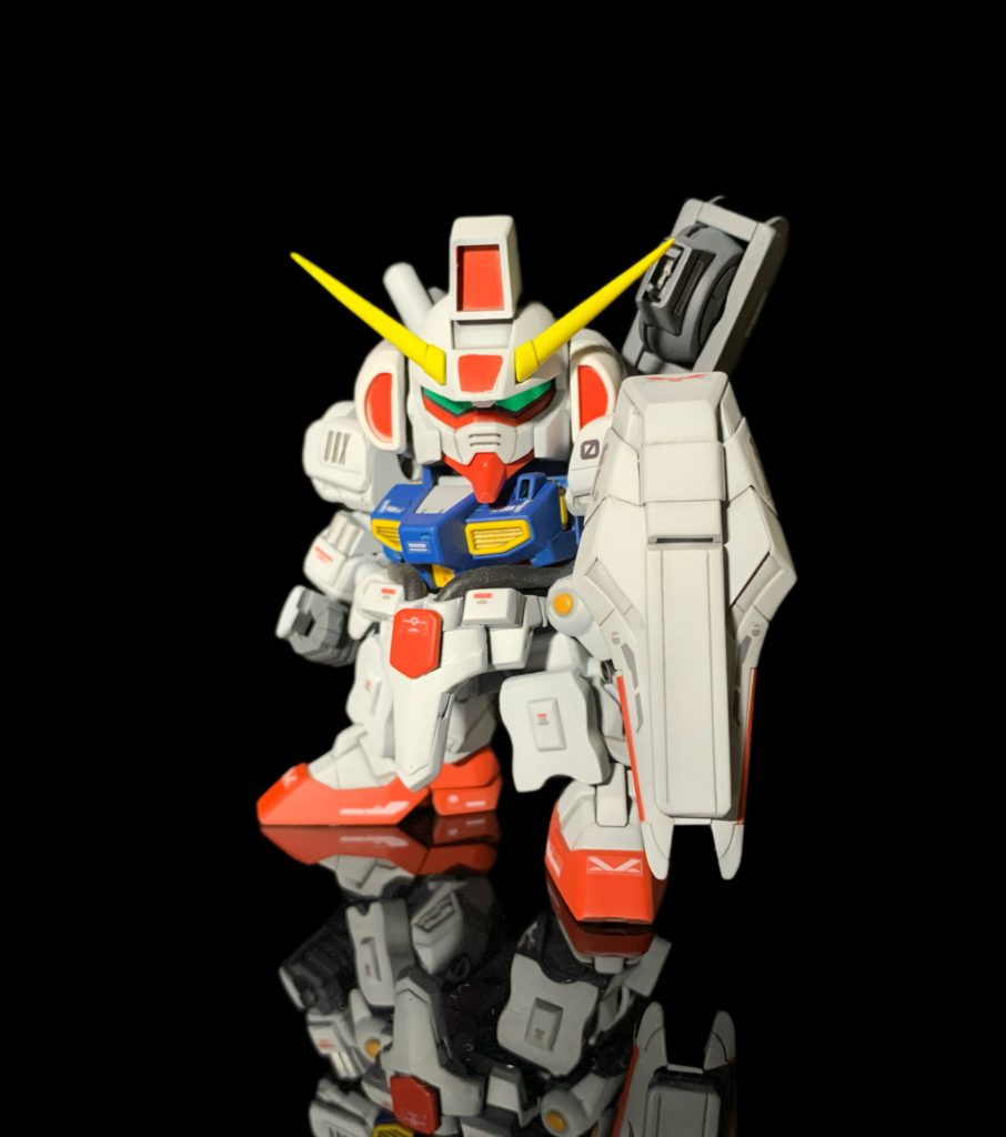 シールドはνガンダムのものを元にプラ板で制作しました。