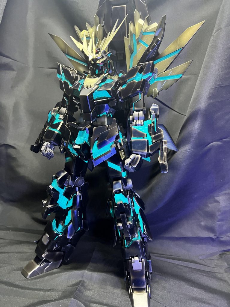 エッジを際立たせたかったのでシルバーから立ち上げています