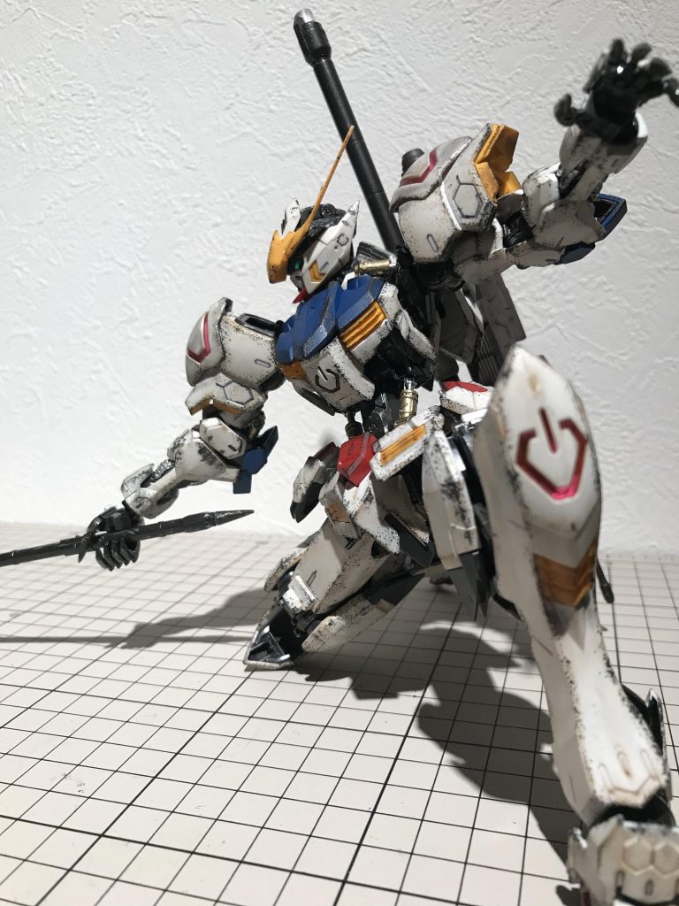 メイスを振り下ろす。立膝も余裕です。