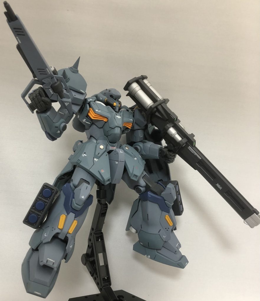 武装にMGデュエル・ユニコーンの武器を追加しました。HGとはいえ、元のメッサーがデカいのでMGの武器が自然とピッタリしました🙂