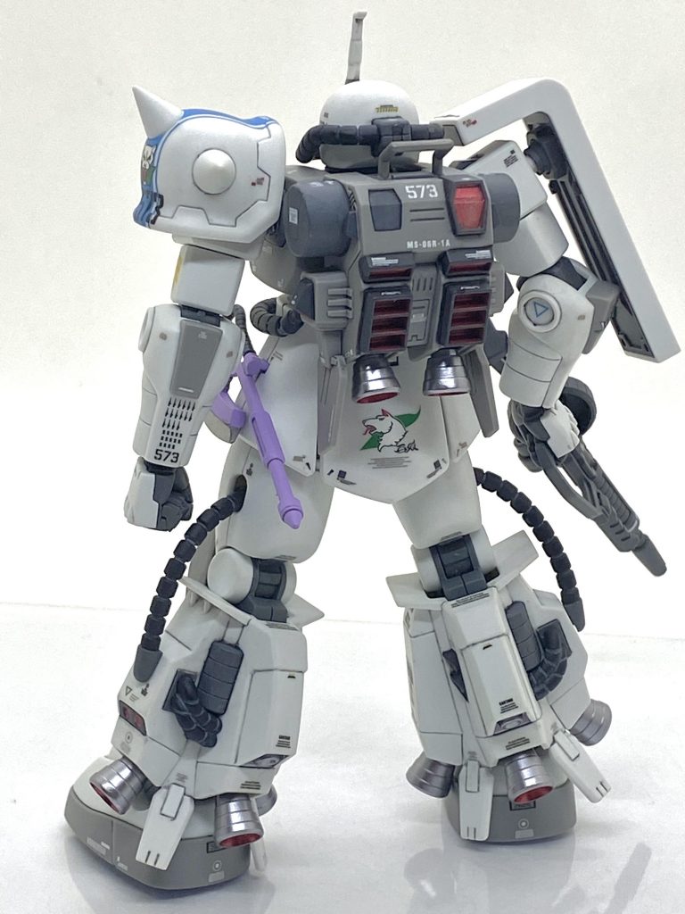 塗装箇所とカラーレシピ武器、腕、シールド裏等グレー→(クレオス)新ガンダムカラーMSグレージオン系各部バーニア外部→(ガイア)フレームメタリック(2)各部バーニア内部、バックパックのレッド部→(クレオス)GXメタルレッドバックパック等のダークグレー→(タミヤ)エナメル・ジャーマングレーヒートホーク本体→(クレオス)新ガンダムカラーMSパープルヒートホーク刃部→(ガイア)ブレードシルバー