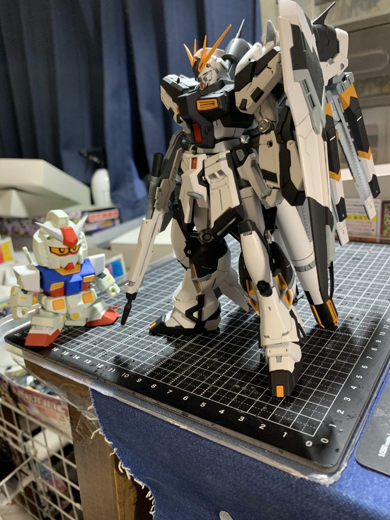 そこから基本塗装が完了した状態。その後にデカール→艶消し→メタルパーツ付与と進みます。