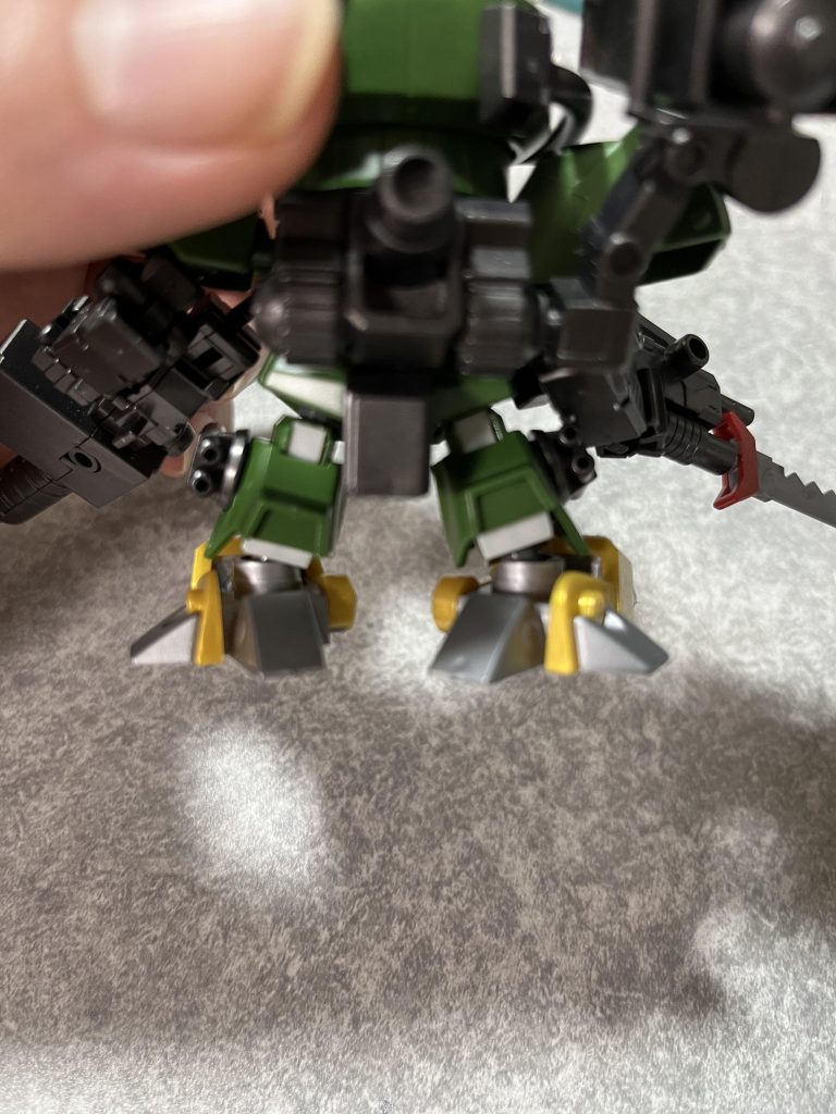 足の裏も隙間埋めをしています。