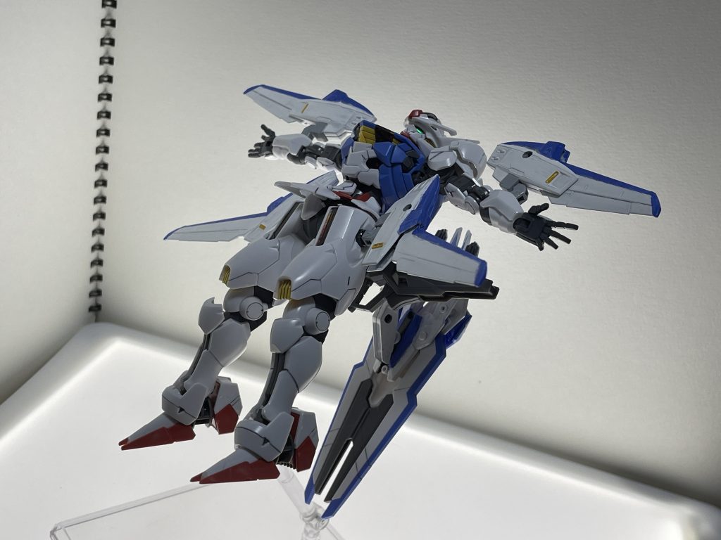 その空中機動はジェットエンジンによる航空戦闘機と異なり、空気抵抗と揚力に加え、宙で身を竦める事によって急減速急降下し、反転して翼を広げる事で猛禽の如き動きを可能にする。 ◆『ラピッドプテラ』とは昆虫の翅、すなわち妖精が背中に携えている翅の意である。