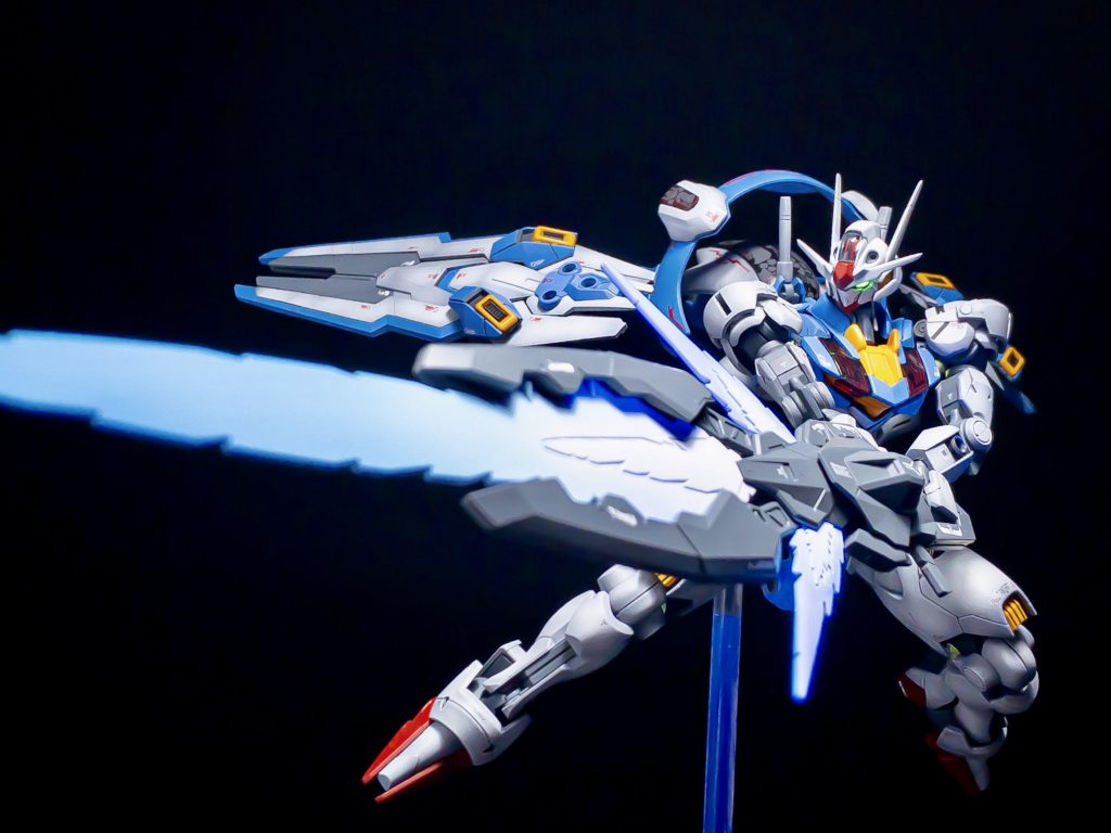 巨大なビーム刃を展開したビームブレイドモード