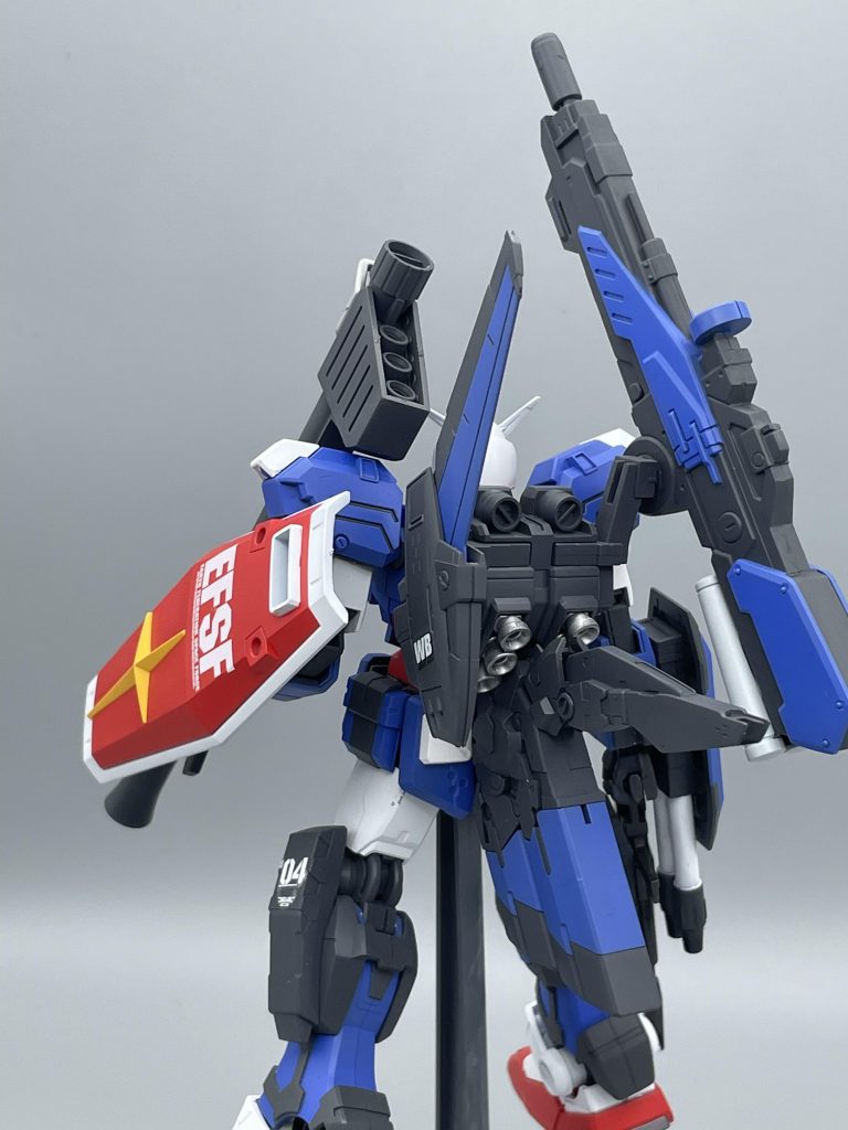 後ろはジャンクやディテールアップパーツでそれっぽく🙈シールドも1stガンダムで👌
