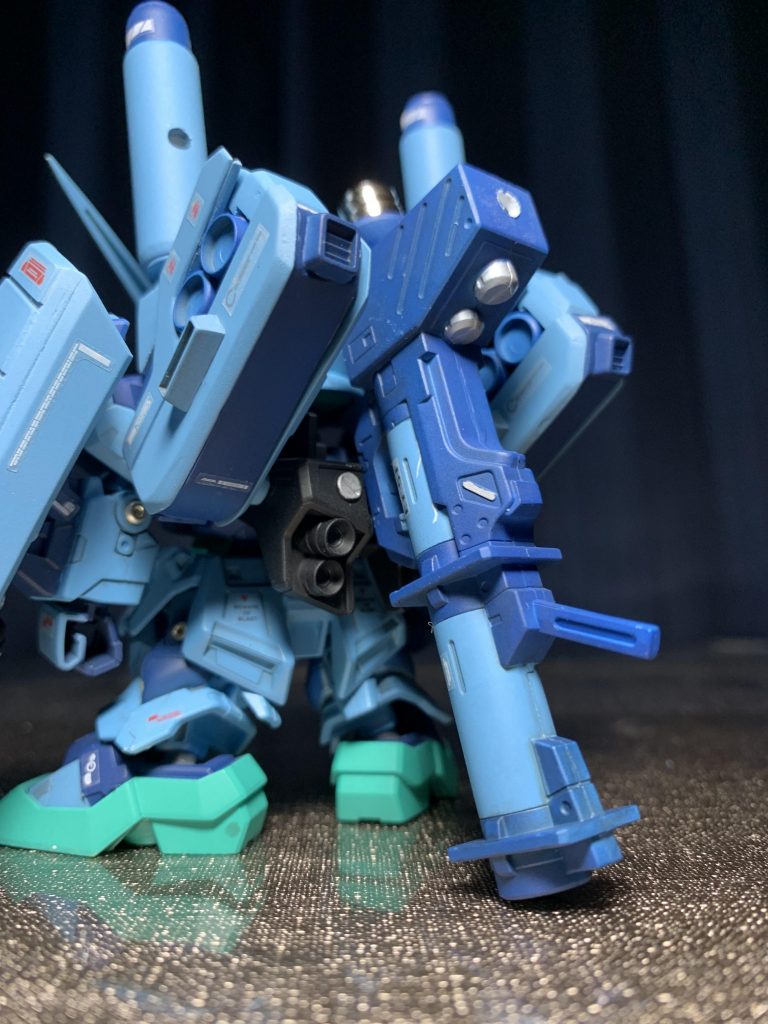 ハイパーバズーカは背面に装着可。