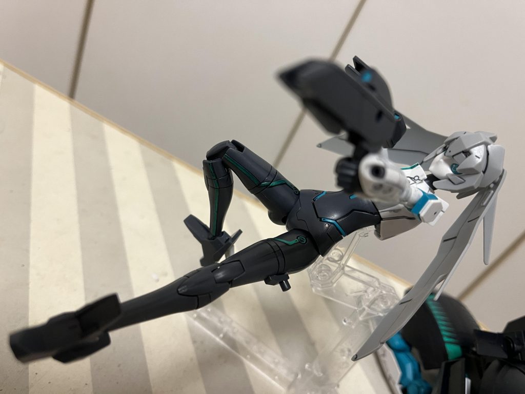 シュートベント普通のガンなので、龍騎世界には似たような武器を持つライダーはいないですね。ゾルダっぽさが出そうなのは、バスターの狙撃ライフルとか、カラミティのシュラークとかですかね。