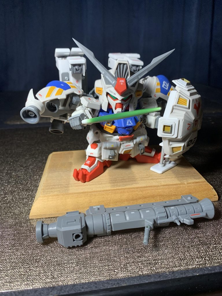 ビームサーベルも付属。GP02はサーベルもよく似合うと思います。