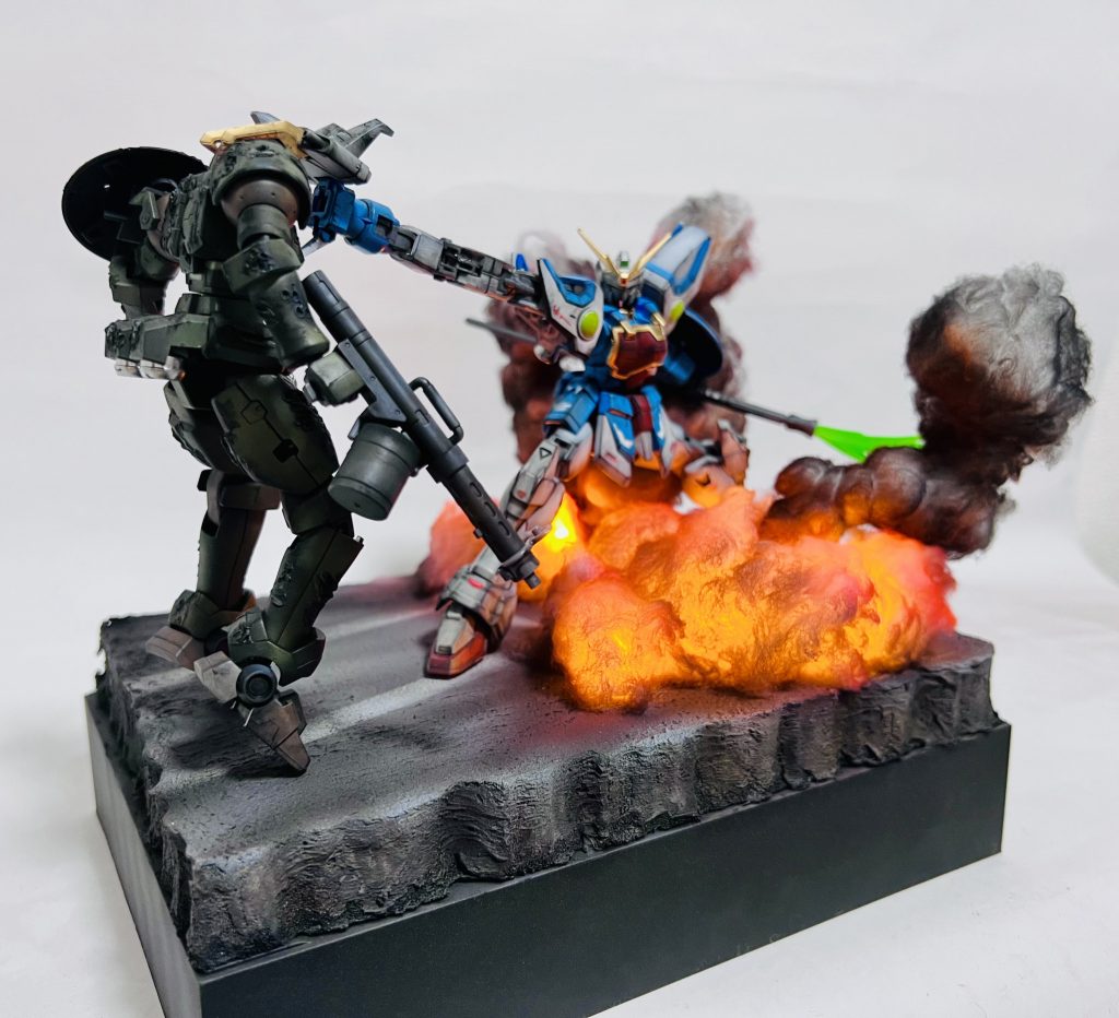 HGAC 新機動戦記ガンダムW シェンロンガンダム VSリーオーセット ウェザリング塗装済み完成品–2枚目/制作者：H4co Y