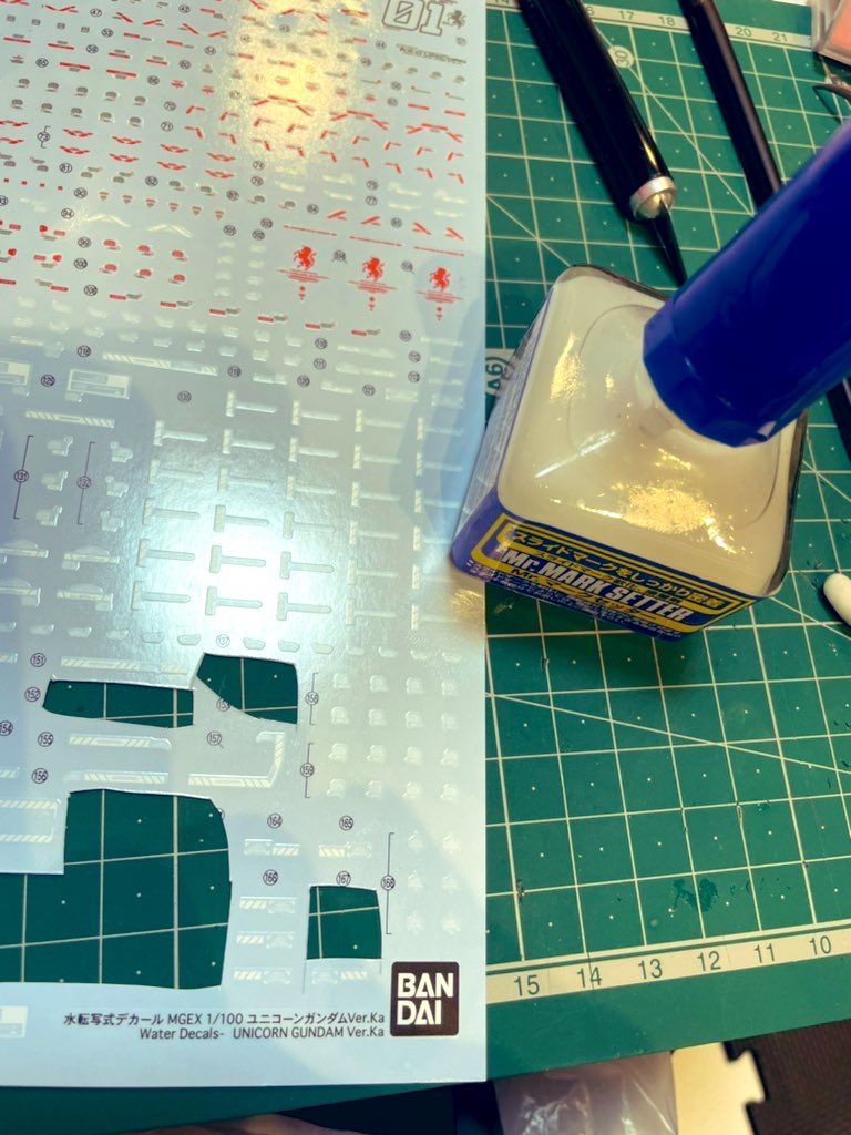 デカールはこんな感じ、もはや全てがMGEX級🥴笑