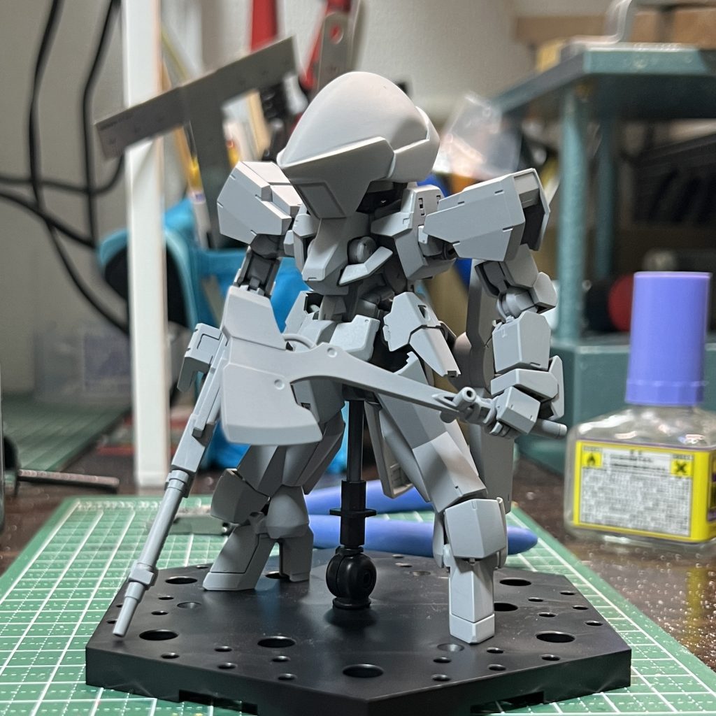 頭部磨いてサフ状態です