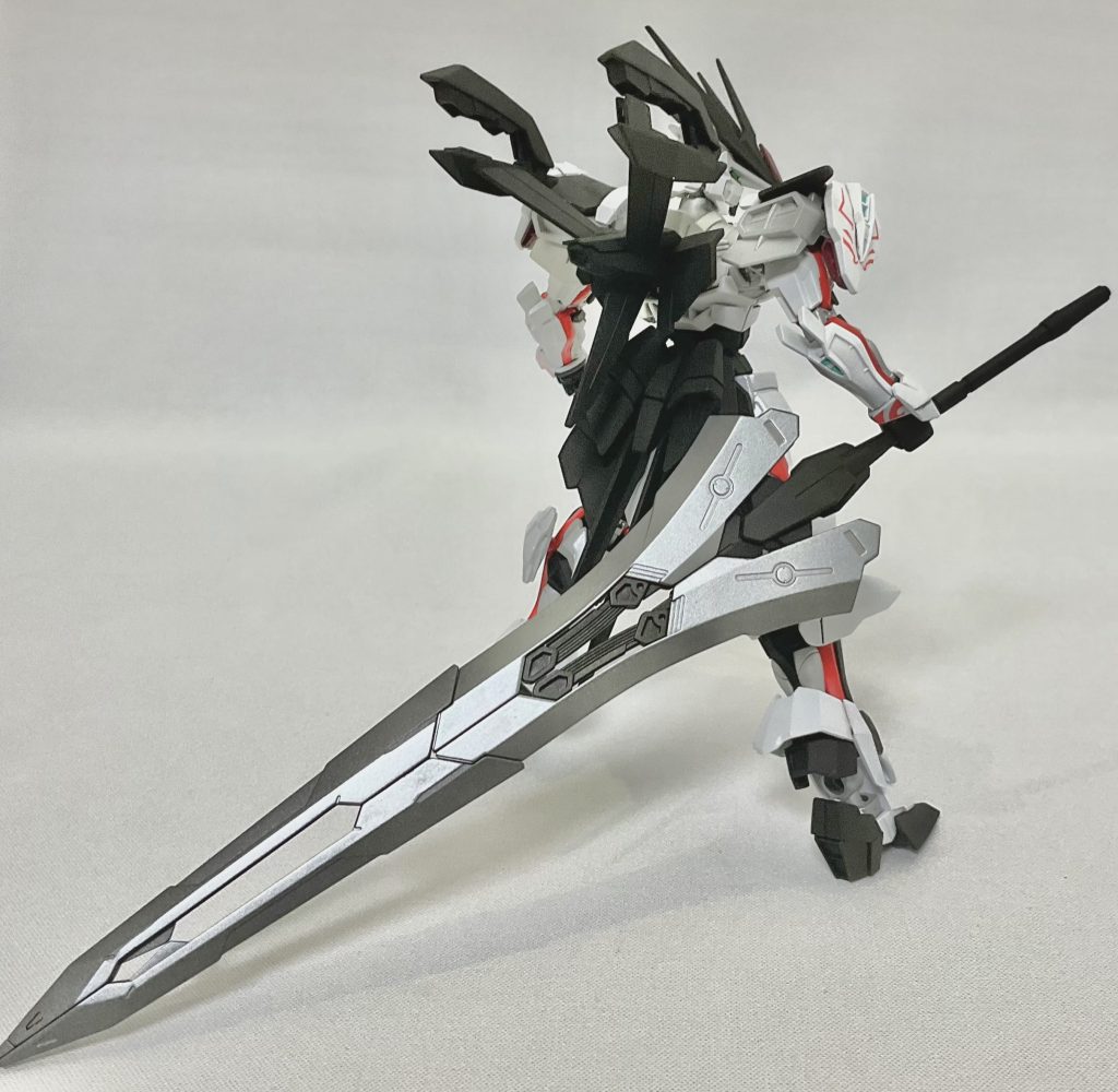 大型の剣の刃部分はガイアノーツさんのガンメタで塗り分けてます