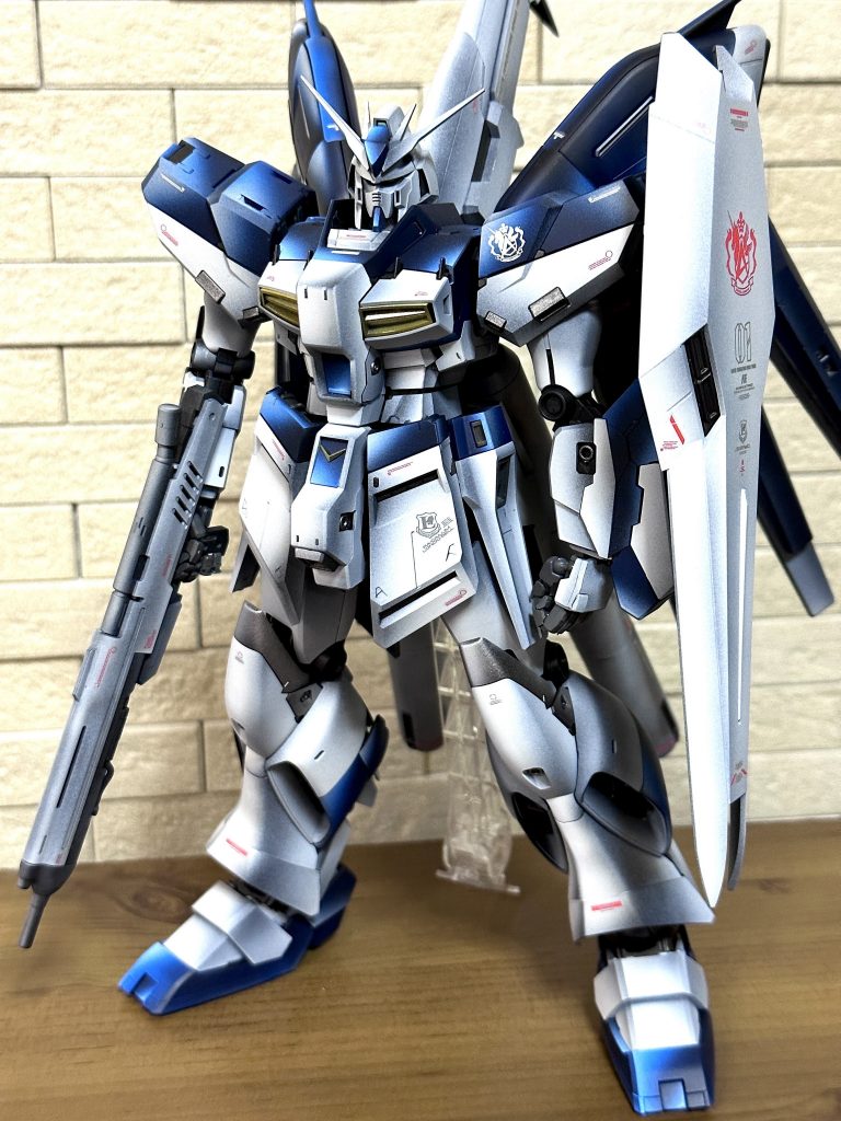 なるべく面ごとに影とハイライトを入れてエッジを強調しています。