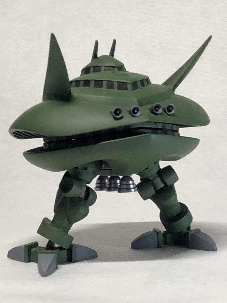 ふくらはぎも薄かったのでポリパテでボリュームアップしています。後ろにもコトブキヤさんのバーニアを追加しています。