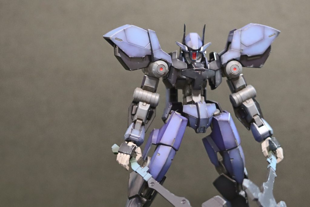 いつもはデカールはって艶消し吹くのですが、今回は外装艶々、内部フレームは艶消しにしました。