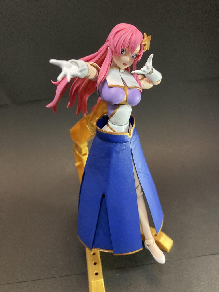 なので、レイヤーカラーのホワイトをなんとか入手したんですが、ベタ塗りしようとするとスッゴイムラが出るのです。努力の甲斐なく、かなり筆ムラ出ちゃいました。