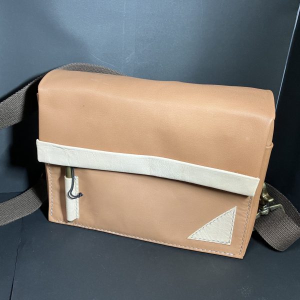 アスティカシア高等専門学校学生鞄