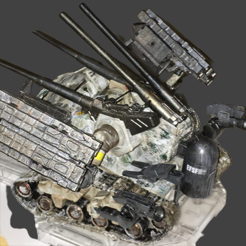 主砲は4門に改造、全方防御の為の可変シールドをデュナメスから流用してます。