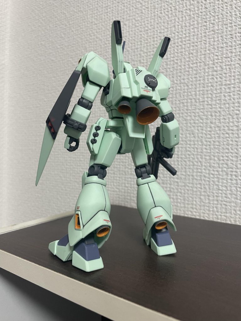 今回は部分塗装と合わせ目消しと腰にある肉抜き穴を埋めて割とシンプルに組めたのでνガンダムよりもすんなり組めましたwwただ、今回はかなり頑張ってデカールを貼ったので閲覧する皆さまにも気に入ってもらえたら嬉しいです。