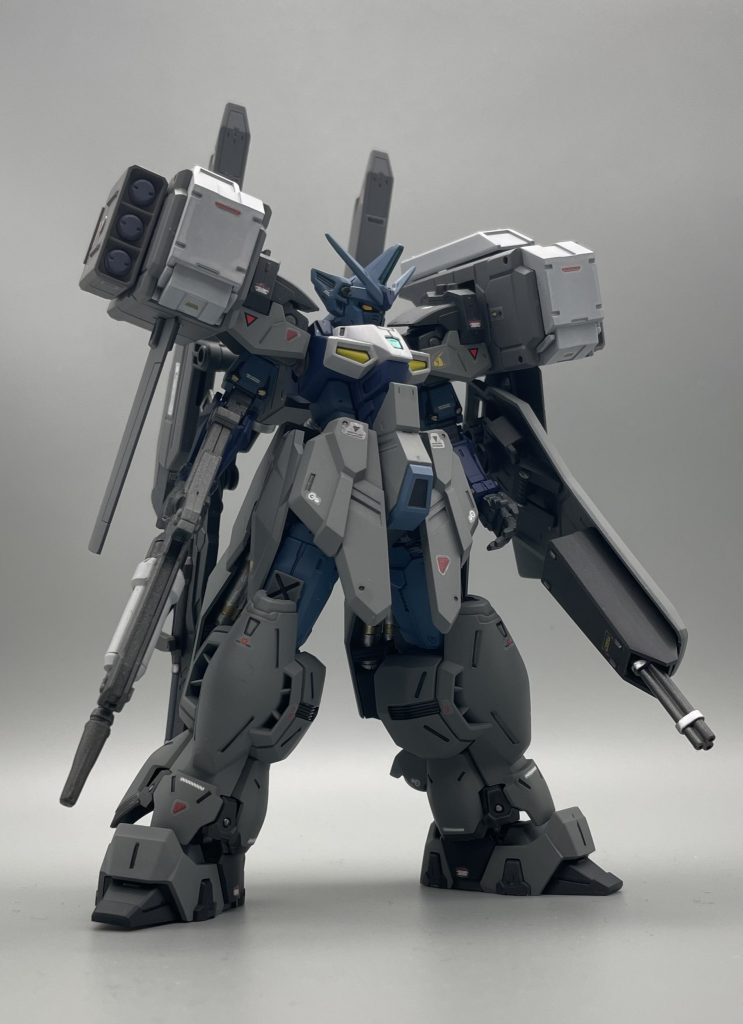 禁断のフル装備!ガトリングシールドは結構後半に思い付いた感じだったので肩のミサイルユニットとの干渉とかは全く考えてませんでした💧なのでほぼほぼガトリングシールドは動かせません😅