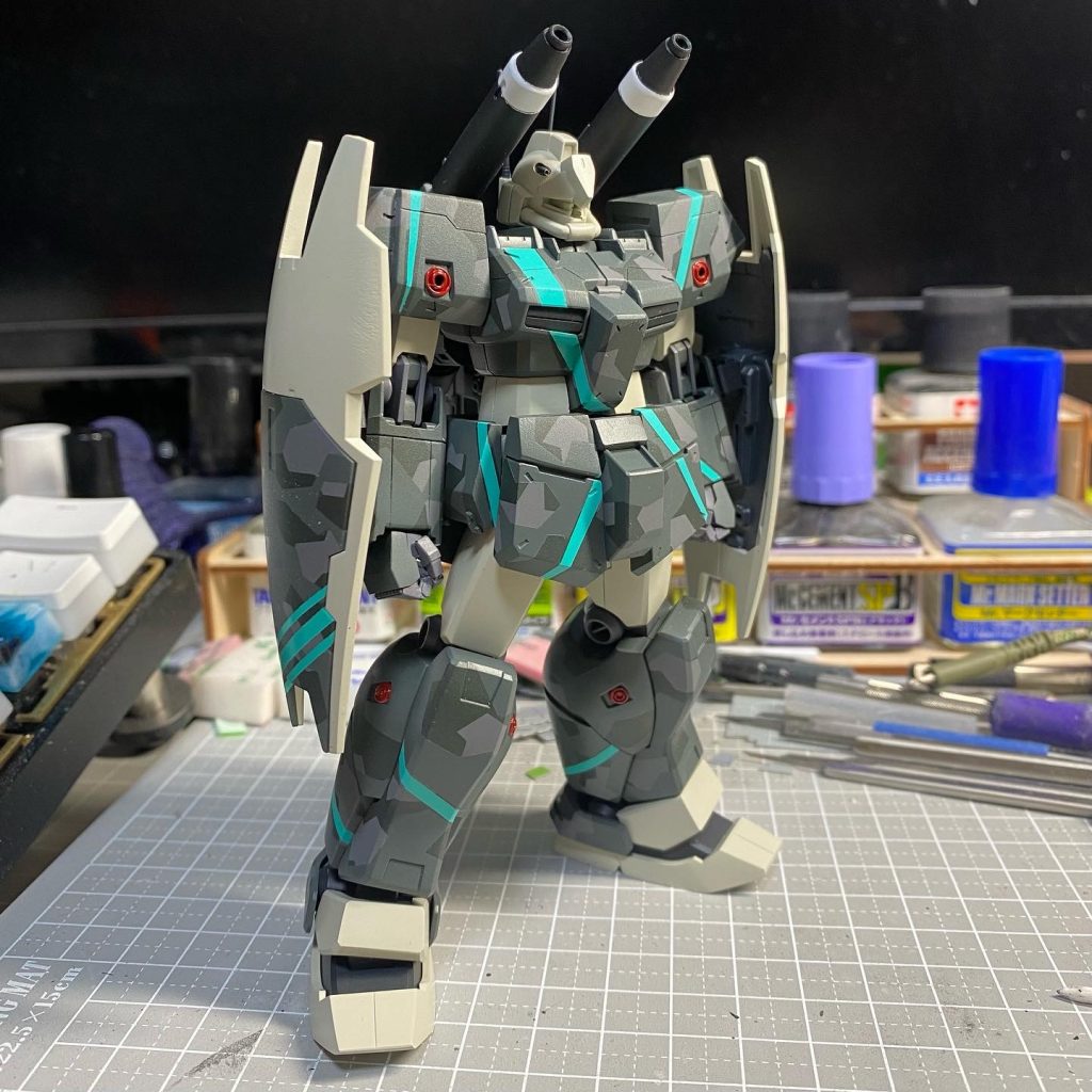 本体の塗装、細部塗り分け開始↓