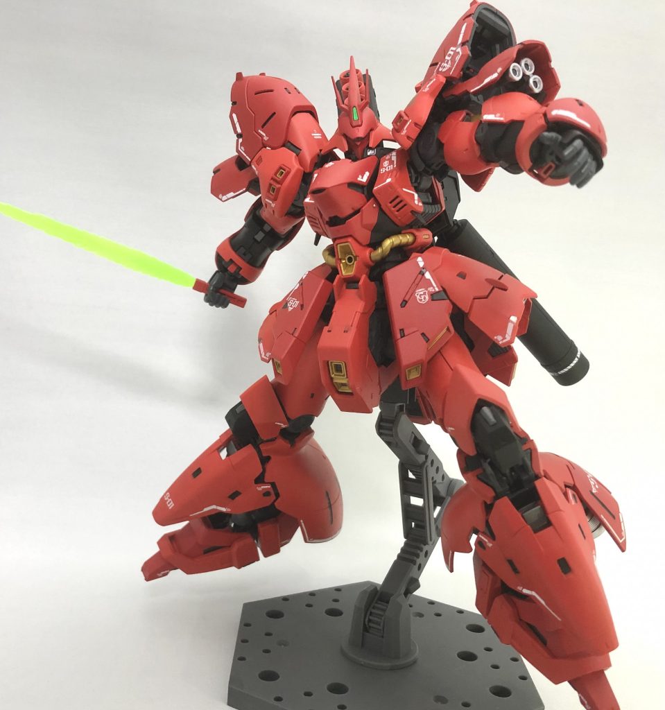 特に改修はせず、胸部にメタルパーツの埋め込みと水転写デカールを貼りつけました🙂