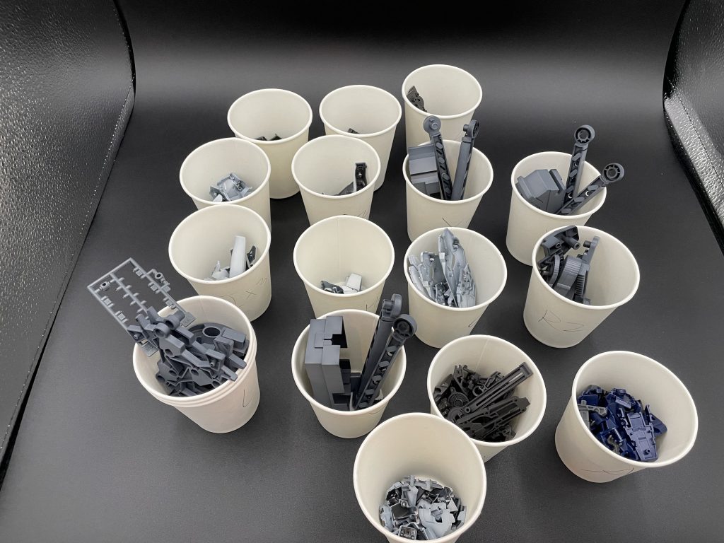 お次は本体、これもまた骨がおれました☠️笑MGEXのディテールが凄すぎるわけはパーツ一個一個細かい🥺さすがバンダイと言ったところでしょうか