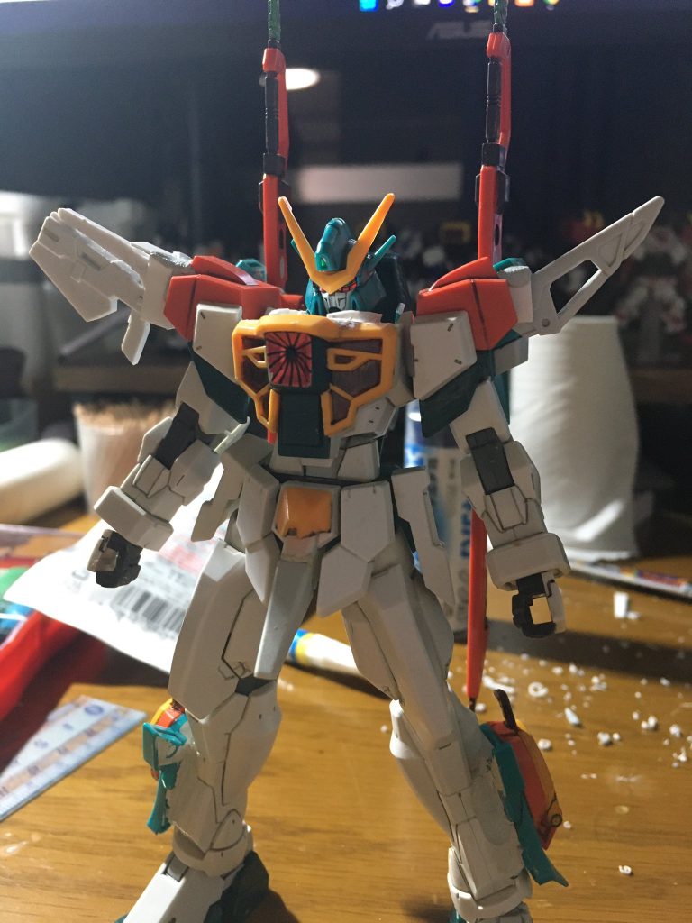 両肩はジャンクで購入し欠品でしたのでデスティニーのブーメランとケルディムのライフルでそれっぽく見えるようにしました。そこから色を切り裂きエドが駆る3号機カラーに近づけて完成です。以上がなんちゃってソードカラミティの制作過程でした。Gバウンサーとソードカラミティは大分県のマンガ倉庫わさだ店にてそれぞれ1000円いかないくらいで購入しました。状態は良いとは言えませんでしたがやりたかったことができたのでよかったです(あとソードカラミティずっと欲しかったから嬉しい)