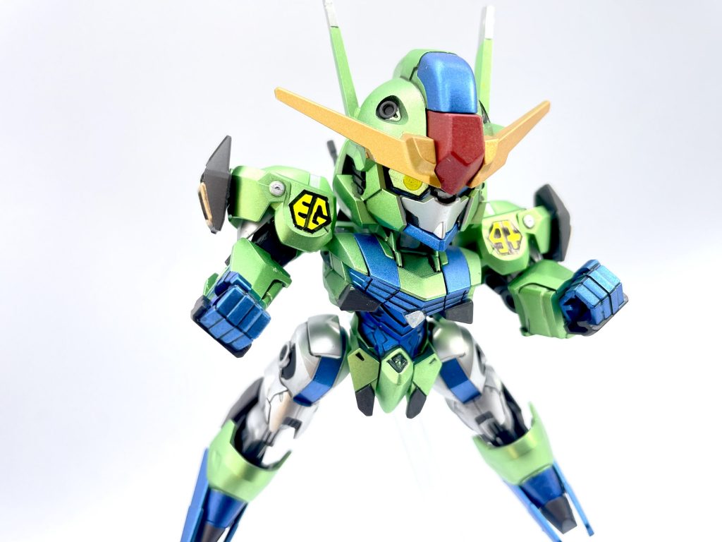 カラーレシピは、緑:GXメタルイエローグリーン青:GXメタリックブルー銀:スーパージュラルミン金:スターブライトゴールド黒:グラファイトブラックと、つや消しブラックを併用下地はなし、キットに直接吹いてます。仕上げは半光沢です。