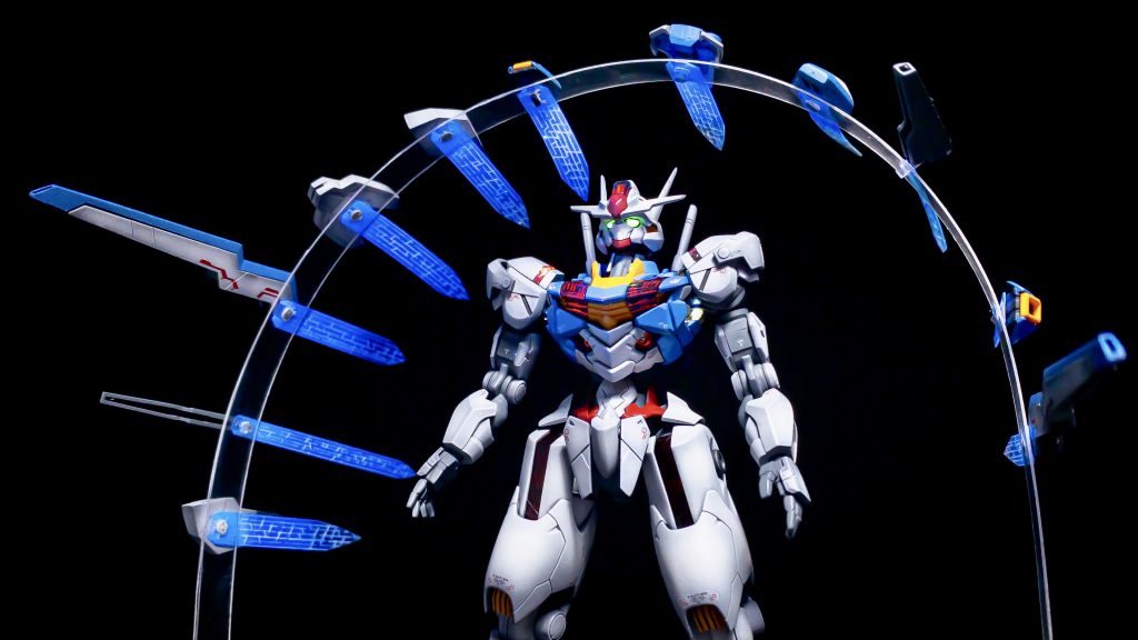 浮遊時のエフェクトは幾何学的なパターンをスジボリ+蛍光ブルーのスミ入れで再現。