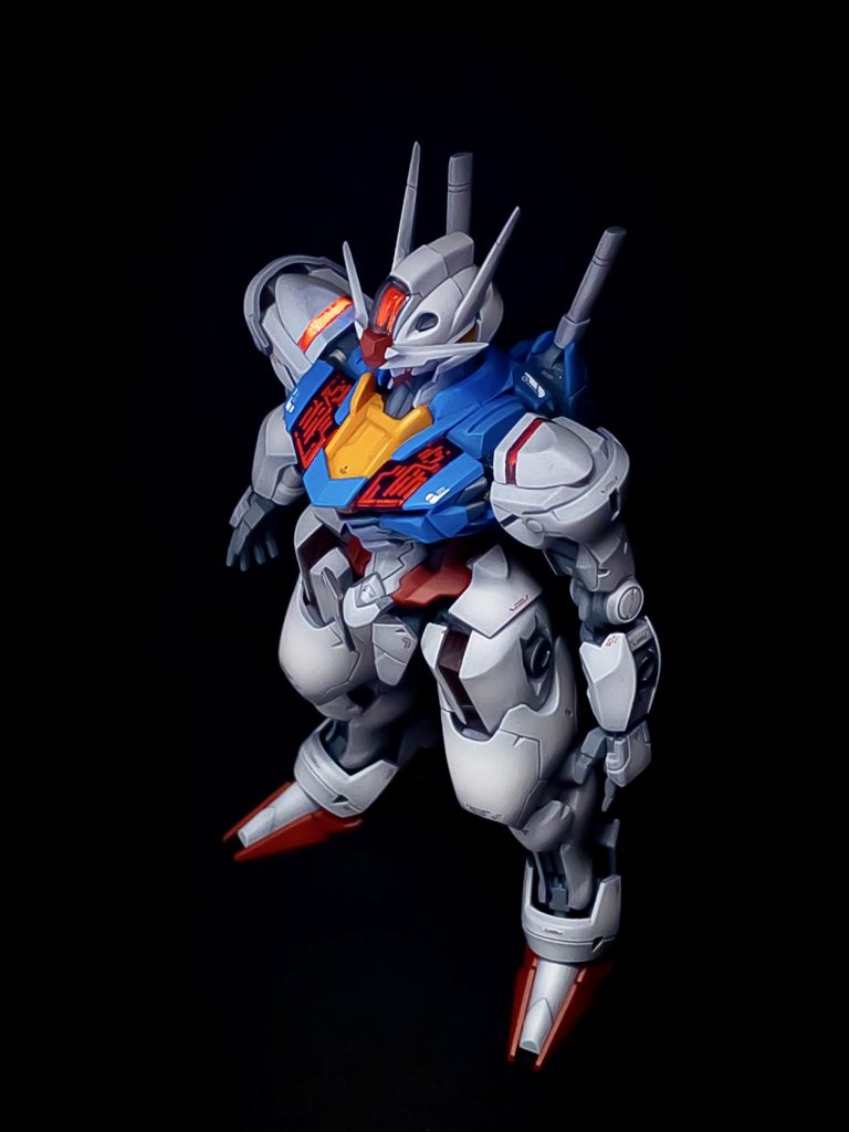 ブラックライトを当てることで発光状態を再現できます。