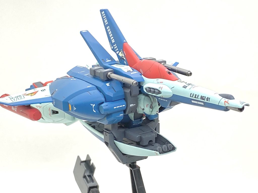 HGUCのスペースファイターは凄く上手く纏まっていると思います。エメラルドグリーンとインディブルーを使っているのは素敵な色合だと感じますね。