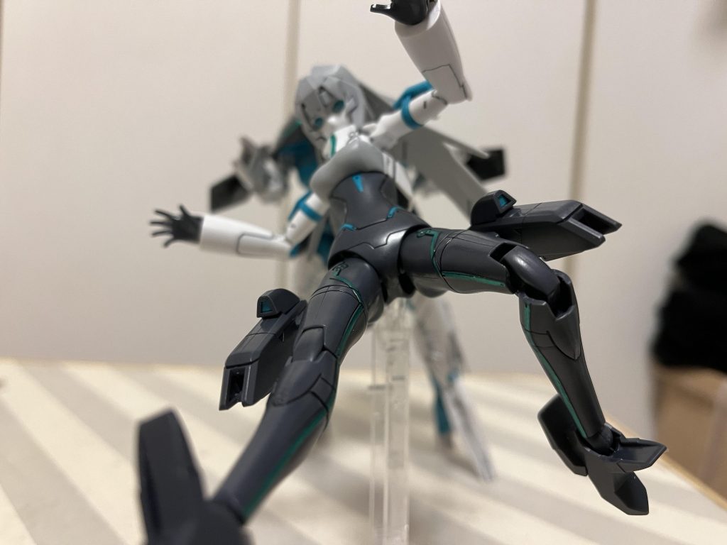 うらぁぁぁぁ!王蛇のバタ足キック。