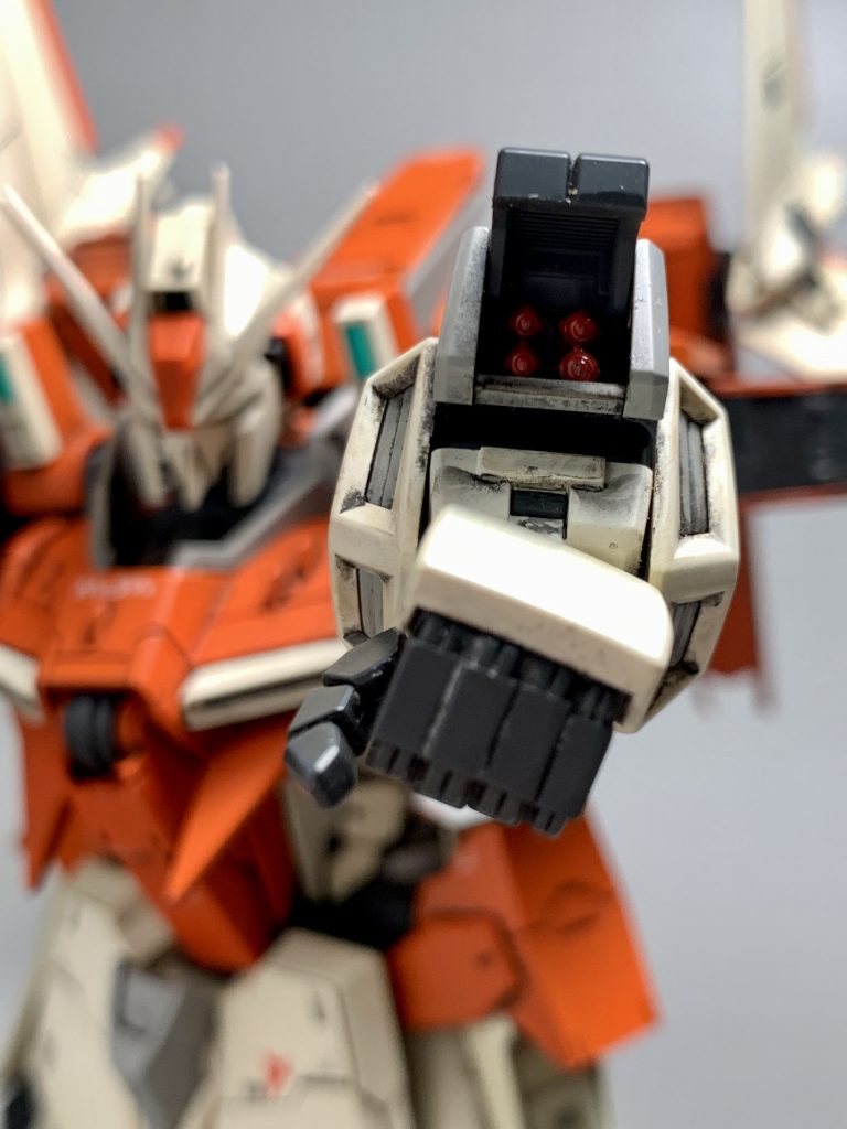 腕部の格納されたミサイル!塗り分けは意外と楽でした〜