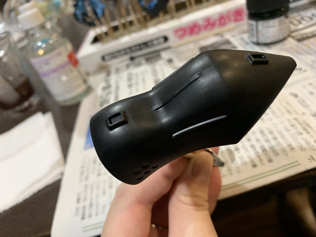 筆塗りの黒サフはこんな感じ