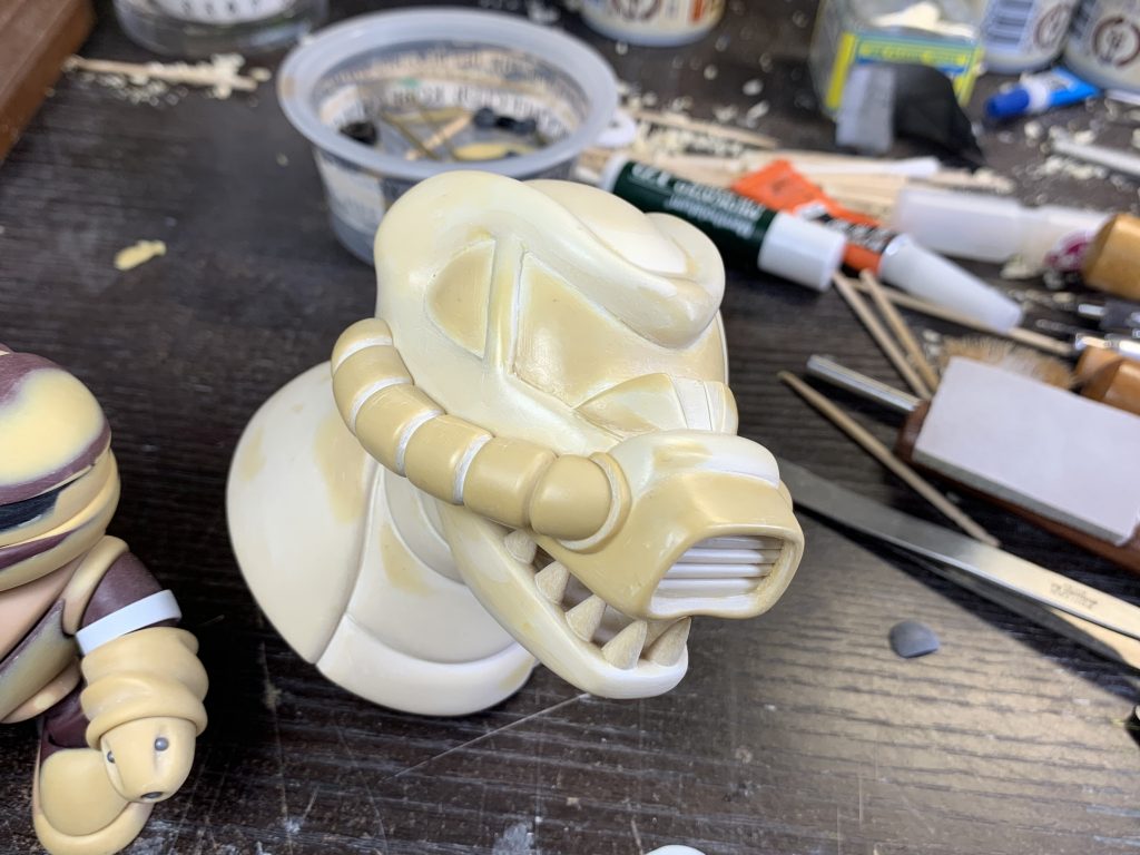 曲面が映えるよう造形しました。