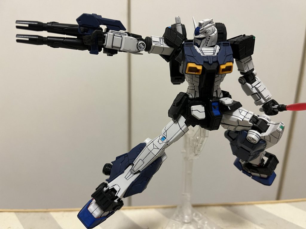 何となくフルアーマーの面影が重なるので、シールド無い方が違和感が無いですねwまあフルアーマーはサーベル基本使わないと思うので、サーベル握らせてるとそっちは違和感ありますかね?