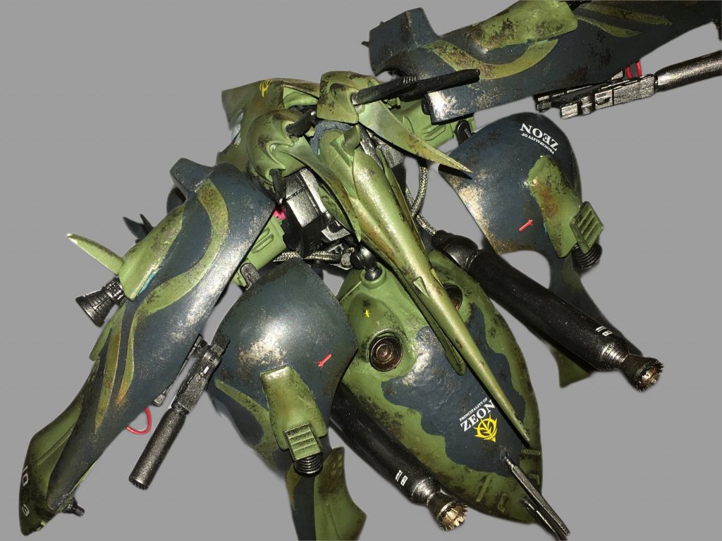 もう少し後ろのファンネルコンテナは実機は大きいのですがね。技術が追いつきませんでした。