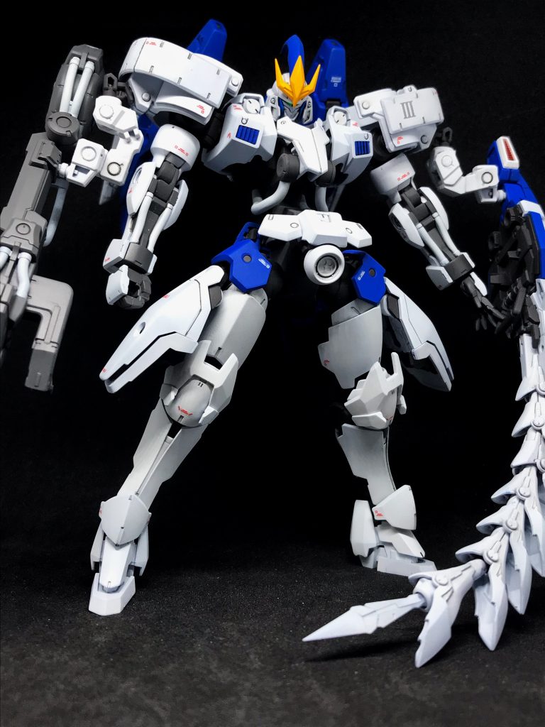 鉄血世界のトールギスをコンセプトに制作した3作品目になります。前作同様グリムゲルデをベーストールギスlllとのミキシングになります。