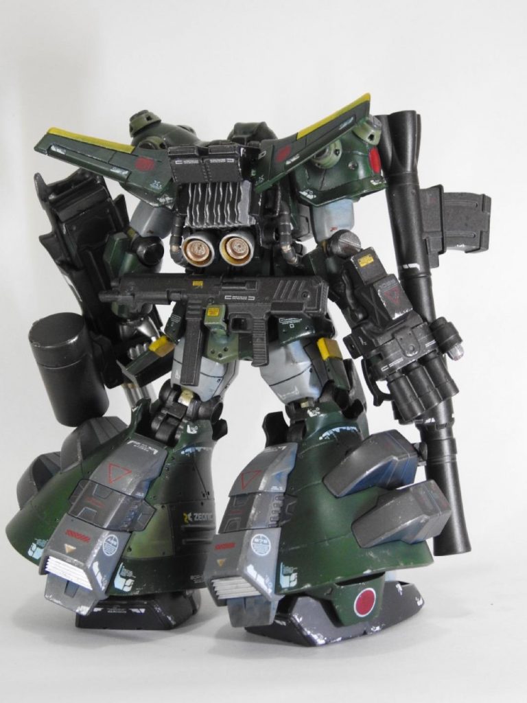 背面こちらの方が零戦イメージあるかもw毎度お馴染みな簡単加工でマシンガンを腰に装着してます