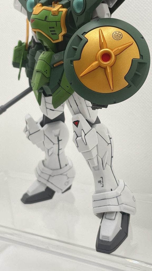 脚部が寂しかったので試行錯誤しながらモールド追加をしてます。